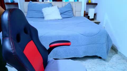 laurent online show from November 2025 03:05:02 AM