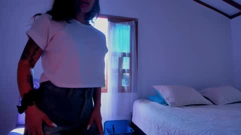 Lucie  online show from February 2025 03:05:01 PM