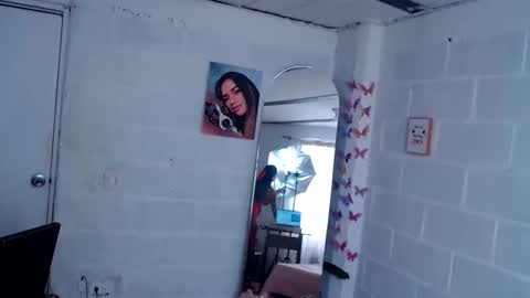 Snapshot of laurenvera_ chatting on February 2025 06:08:02 PM marcela online show from February 2025 06:08:02 PM