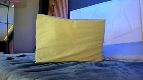 Lau Roberts online show from November 2025 03:39:02 AM