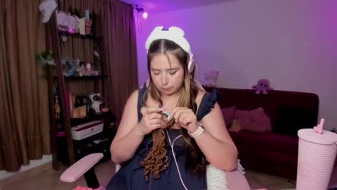 Snapshot of lauu_r chatting on January 2025 07:37:01 AM online show from January 2025 07:37:01 AM