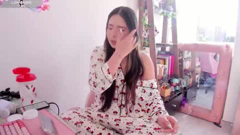 Snapshot of lauu_r chatting on September 2025 02:08:01 PM online show from September 2025 02:08:01 PM