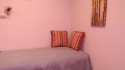 Snapshot of lavenderguy chatting on January 2025 07:48:01 AM lavenderguy online show from January 2025 07:48:01 AM