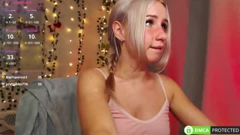 Mia online show from November 2025 03:28:01 AM