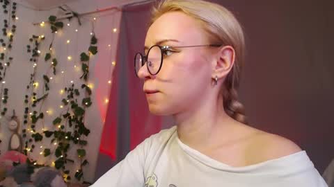 Mia online show from March 2026 10:48:01 AM