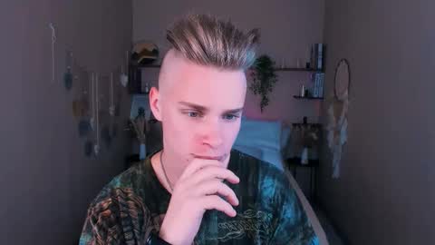 Lawrence online show from September 2025 10:37:02 AM