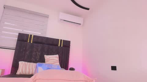 Snapshot of lay_madison chatting on December 2025 07:29:02 PM Lay Madison online show from December 2025 07:29:02 PM