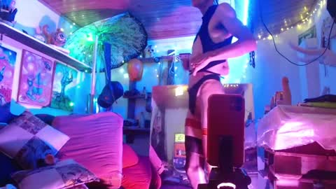 Laye19 online show from December 2024 06:25:02 AM