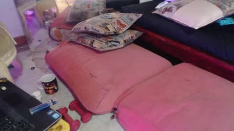 Laye19 online show from January 2025 04:25:02 PM