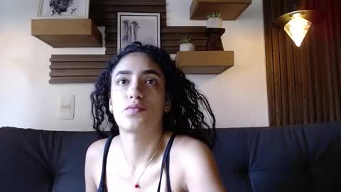 Layla online show from November 2025 07:29:02 PM