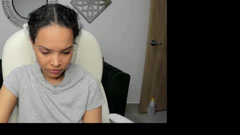 Snapshot of layla_breezee_ chatting on October 2025 04:02:02 AM Layla Breezee online show from October 2025 04:02:02 AM