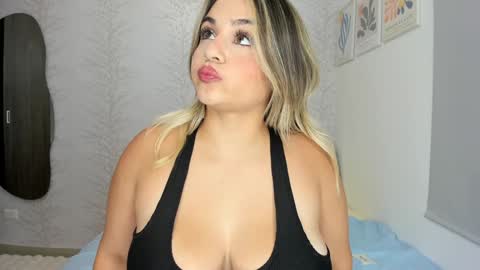 Snapshot of layla_vanegas chatting on December 2024 01:37:02 AM Layla Vanegas online show from December 2024 01:37:02 AM