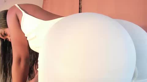 Snapshot of laylacarteer chatting on September 2025 10:13:01 PM LAYLA online show from September 2025 10:13:01 PM