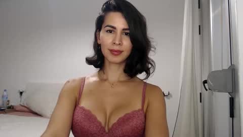 Layla online show from September 2025 04:07:01 PM