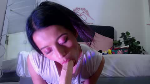 Snapshot of laylafoxy_tay chatting on January 2025 09:35:02 AM laylafoxy_tay online show from January 2025 09:35:02 AM