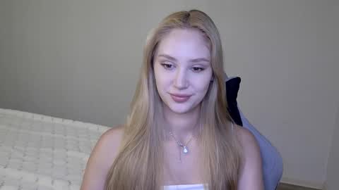 Snapshot of laylapretty001 chatting on December 2025 05:23:01 AM LaylaPretty001 online show from December 2025 05:23:01 AM