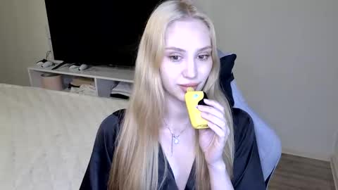 Snapshot of laylapretty001 chatting on June 2026 04:23:01 AM LaylaPretty001 online show from June 2026 04:23:01 AM