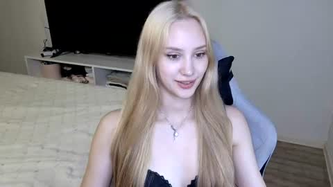 Snapshot of laylapretty001 chatting on July 2026 05:01:01 AM LaylaPretty001 online show from July 2026 05:01:01 AM