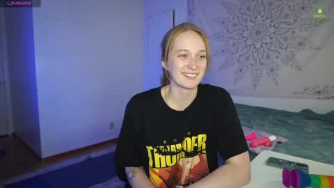 Snapshot of laylas_universe chatting on September 2025 03:41:02 AM Layla Universe online show from September 2025 03:41:02 AM