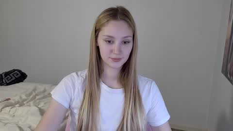 Laylla001 online show from December 2024 11:00:01 AM