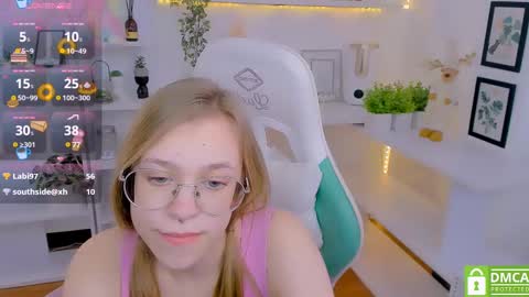 layriantavee online show from February 2025 01:01:01 PM