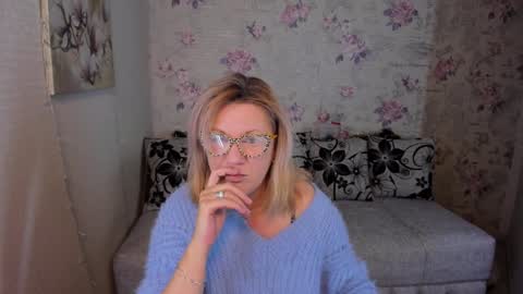 Snapshot of lea_fruit chatting on December 2024 05:04:02 AM Lea online show from December 2024 05:04:02 AM