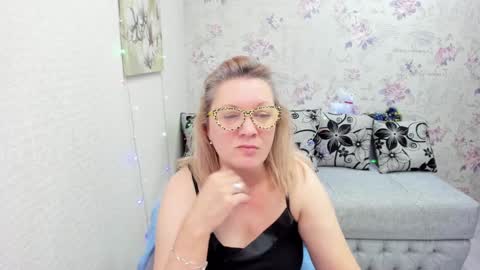 Snapshot of lea_fruit chatting on December 2024 11:37:02 AM Lea online show from December 2024 11:37:02 AM