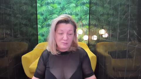 Snapshot of lea_fruit chatting on January 2025 05:03:02 AM Lea online show from January 2025 05:03:02 AM