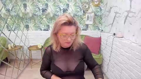 Snapshot of lea_fruit chatting on January 2025 08:06:01 AM Lea online show from January 2025 08:06:01 AM