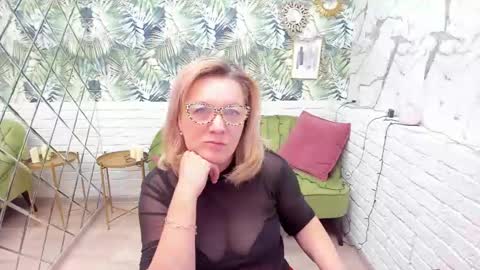 Snapshot of lea_fruit chatting on January 2025 05:09:01 AM Lea online show from January 2025 05:09:01 AM