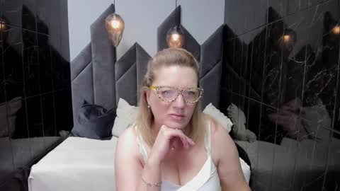 Snapshot of lea_fruit chatting on February 2025 05:08:01 AM Lea online show from February 2025 05:08:01 AM