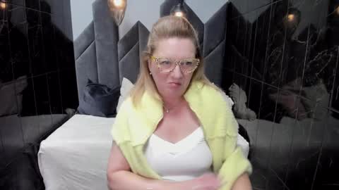 Snapshot of lea_fruit chatting on February 2025 11:36:01 AM Lea online show from February 2025 11:36:01 AM