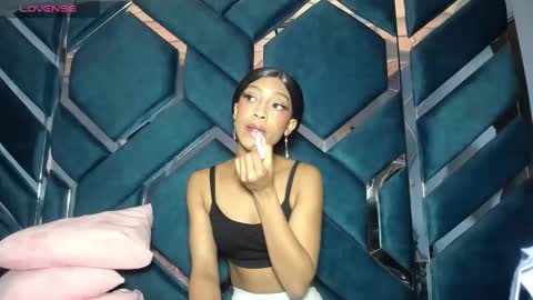 Snapshot of lea_sweetly chatting on November 2025 01:00:01 PM lea sewwtly online show from November 2025 01:00:01 PM