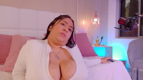 Leah online show from October 2025 03:09:02 PM