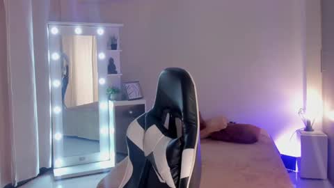 Snapshot of leahaltomm chatting on March 2025 06:32:01 PM leahaltomm online show from March 2025 06:32:01 PM