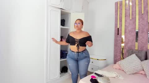 Snapshot of leahbarker chatting on January 2025 12:00:01 AM Leah online show from January 2025 12:00:01 AM