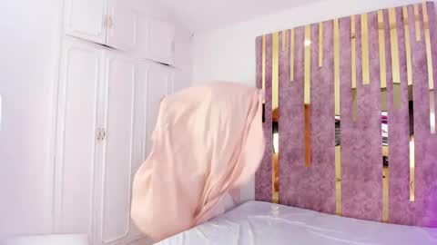 Snapshot of leahbarker chatting on January 2025 11:51:01 PM Leah online show from January 2025 11:51:01 PM