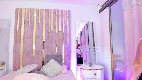 Snapshot of leahbarker chatting on January 2025 10:27:02 AM Leah online show from January 2025 10:27:02 AM