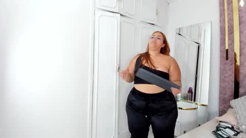 Snapshot of leahbarker chatting on March 2025 10:32:01 PM Leah online show from March 2025 10:32:01 PM