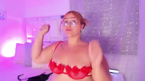 Snapshot of leahbarker chatting on September 2025 01:51:02 AM Leah online show from September 2025 01:51:02 AM