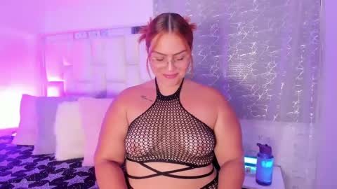 Snapshot of leahbarker chatting on September 2025 01:53:01 AM Leah online show from September 2025 01:53:01 AM