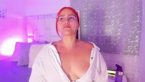 Snapshot of leahbarker chatting on September 2025 02:16:02 AM Leah online show from September 2025 02:16:02 AM