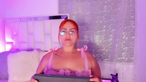 Snapshot of leahbarker chatting on October 2025 01:46:01 AM Leah online show from October 2025 01:46:01 AM