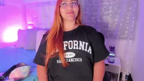 Snapshot of leahbarker chatting on November 2025 03:16:02 AM Leah online show from November 2025 03:16:02 AM