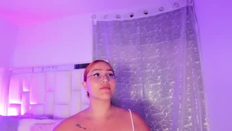 Snapshot of leahbarker chatting on December 2025 02:41:02 AM Leah online show from December 2025 02:41:02 AM