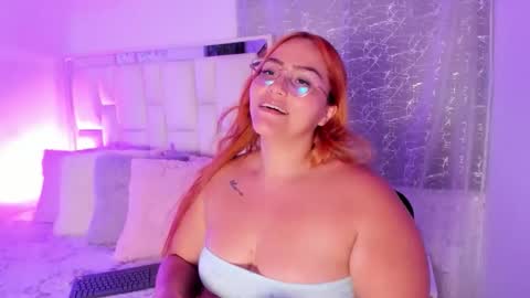 Snapshot of leahbarker chatting on December 2025 03:59:02 AM Leah online show from December 2025 03:59:02 AM