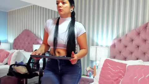 Leah Fontana online show from January 2025 08:12:01 PM