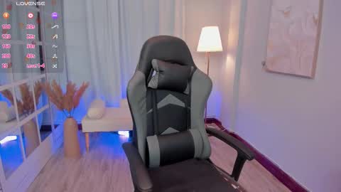 Snapshot of leahjones_ chatting on December 2025 06:21:01 AM Leah Jones online show from December 2025 06:21:01 AM