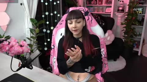 Snapshot of leahobscure chatting on February 2025 08:56:01 PM Leah online show from February 2025 08:56:01 PM