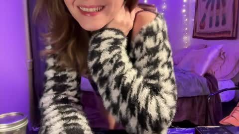 Leah Sparkles online show from December 2024 05:05:02 AM